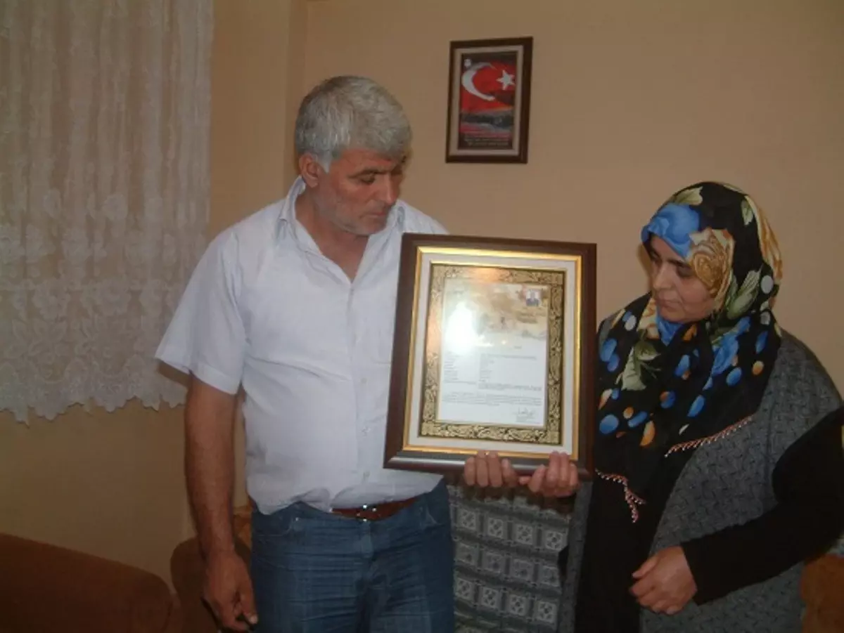 Şehit Regaip Şahin'in Ailesine Şehadet Belgesi Verildi