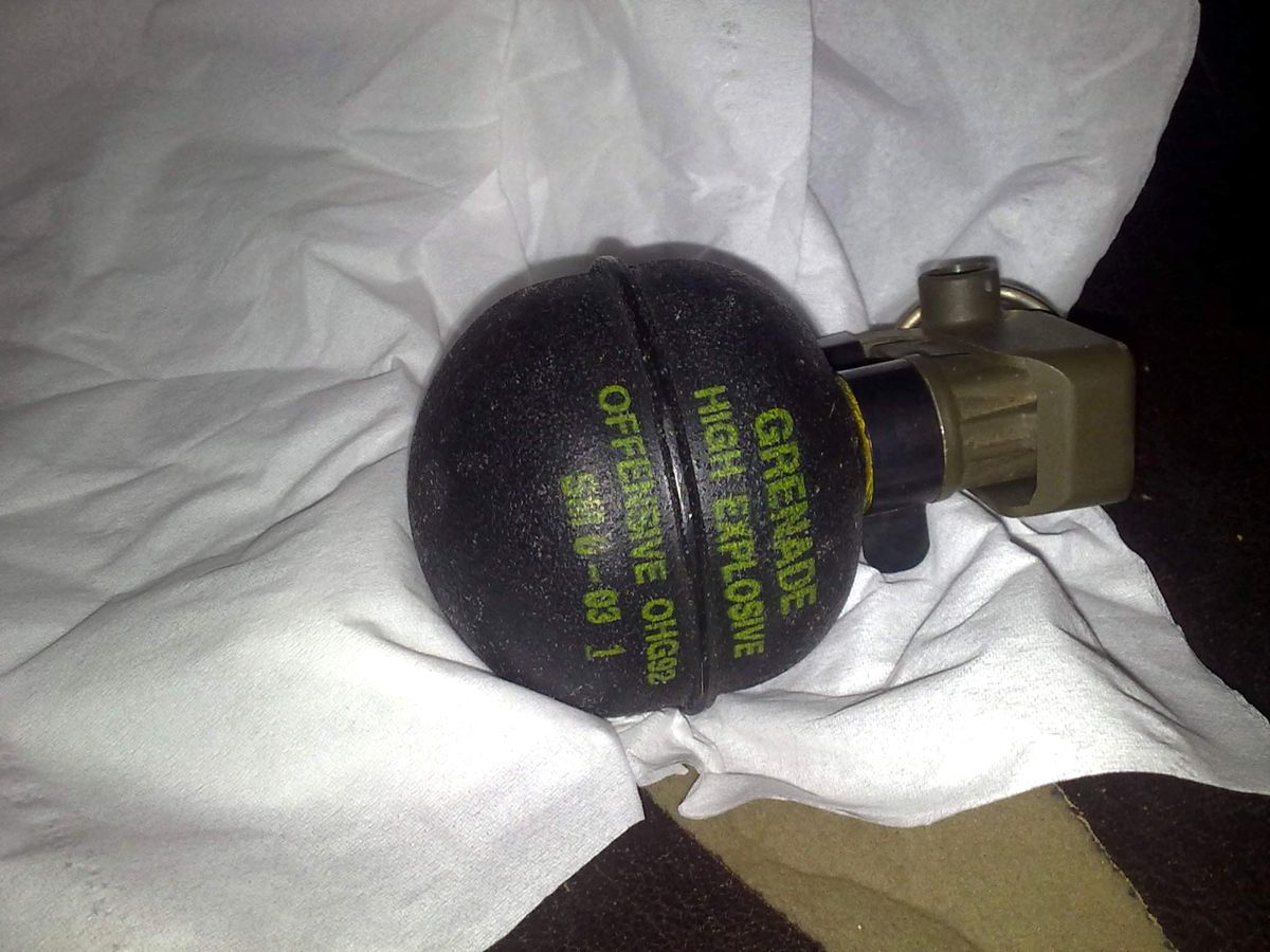 Sınırdan Geçek İsteyen Şahsın Üzerinde El Bombası Bulundu