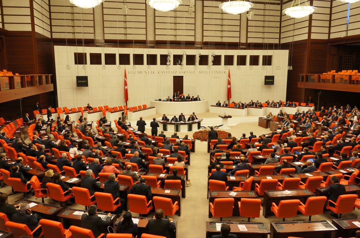 TBMM Genel Kurulu\'nda, Yerel Seçimlerin 27 Ekim 2013\'te Yapılmasını İçeren Anayasa Değişikliği...