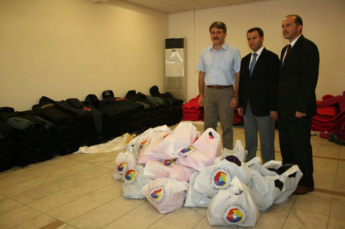 Ünye Ticaret Borsası\'dan Giysi Yardımı