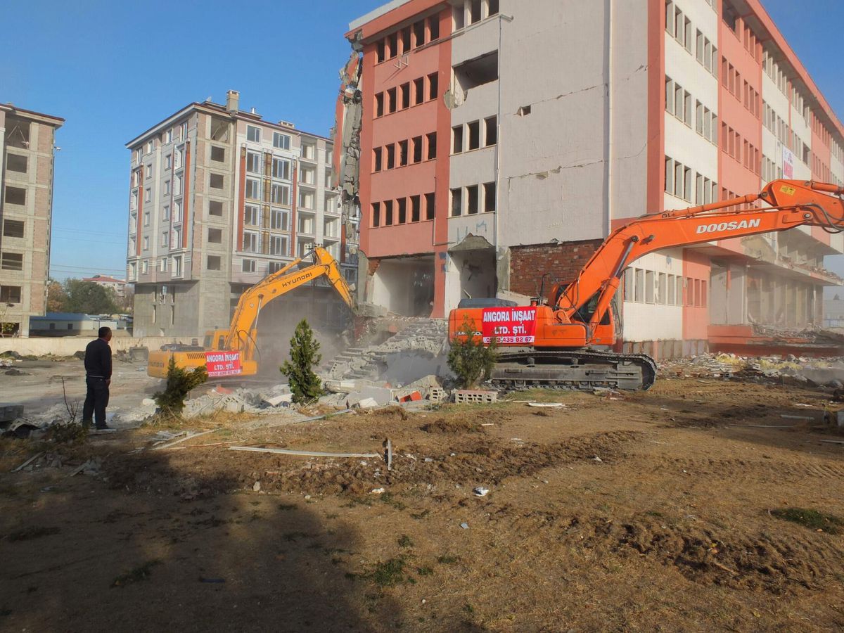 Van\'da Kentsel Dönüşüm Yıkımları