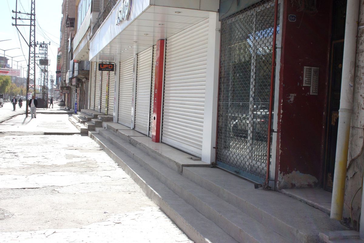 Yüksekova\'da Kepenkler Açılmadı