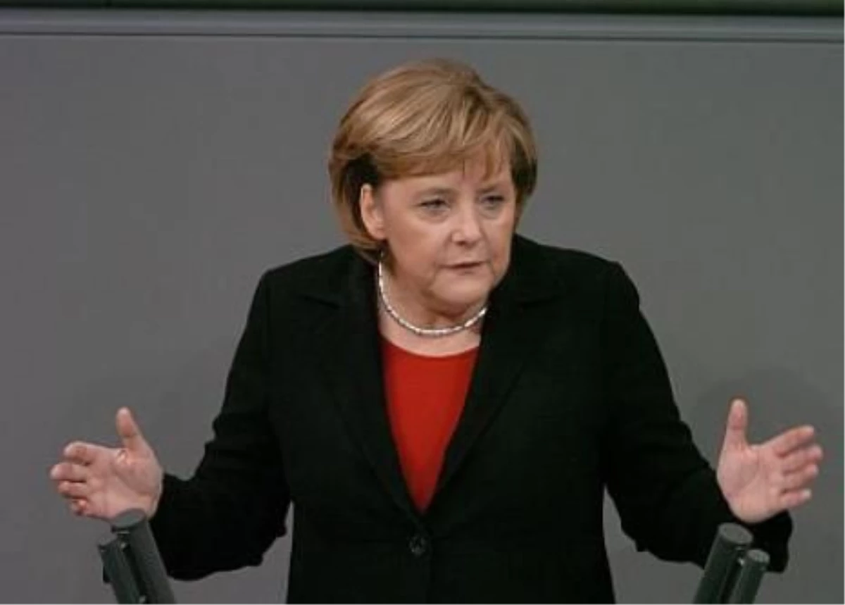 Yunanlılar Merkel\'e Tepkili