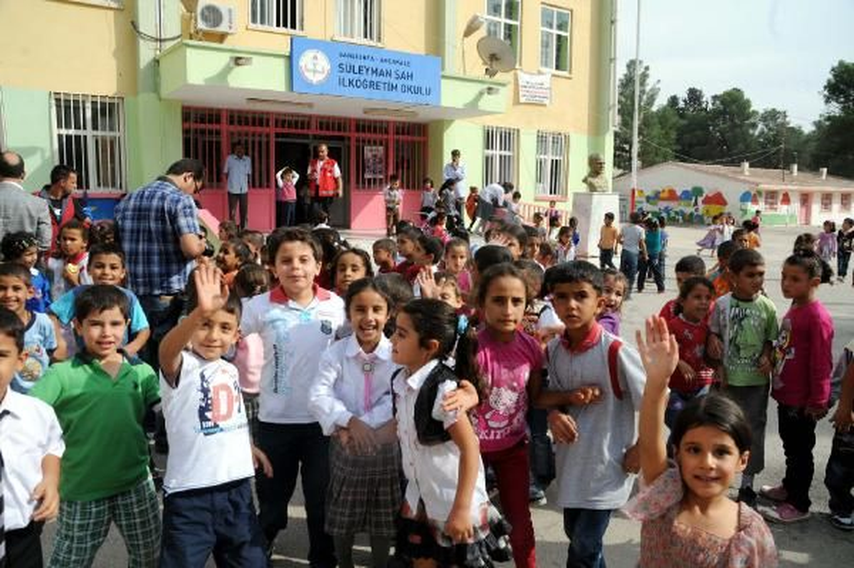 Akçakale\'de Okullar Açıldı, Öğrencilere Psikolojik Destek Verildi (2)