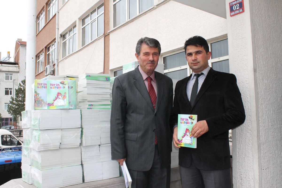 Akdağmadeni\'nde Bin 500 Kitap Dağıtıldı