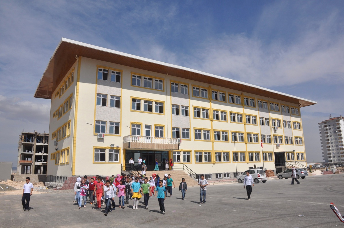 Başkan Tahmazoğlu, Şahinbey Okulunu Ziyaret Etti