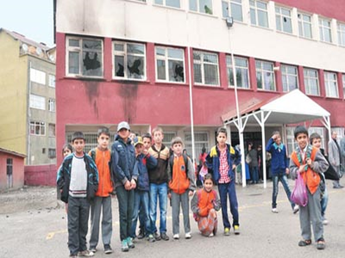 BDP\'li Vekillerden Güneydoğu\'da Okullara Yapılan Saldırılara Tepki