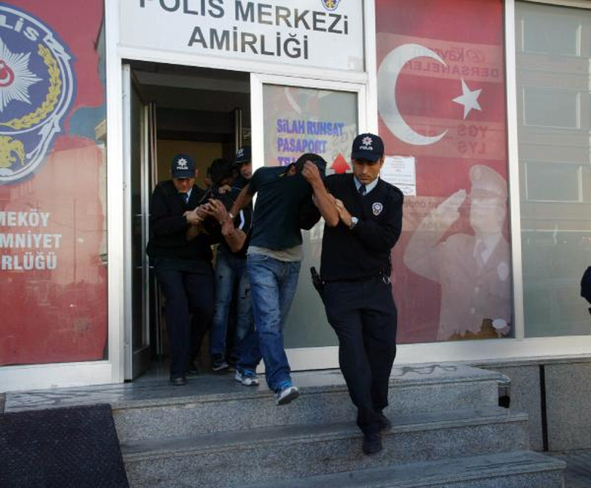 Çekmeköy\'deki Kapkaçta 4 Şüpheli Suçüstü Yakalandı