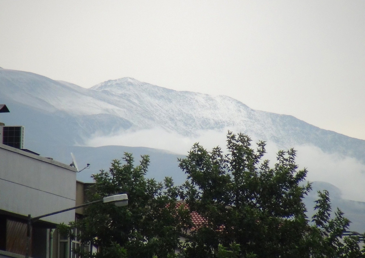 Erzincan\'da Yüksek Kesimlere Mevsimin İlk Karı Yağdı