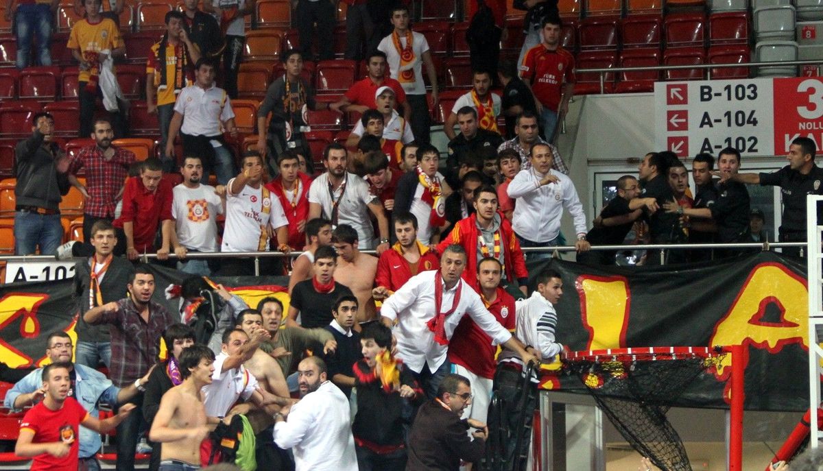 Galatasaray Maçında Olaylar Çıktı
