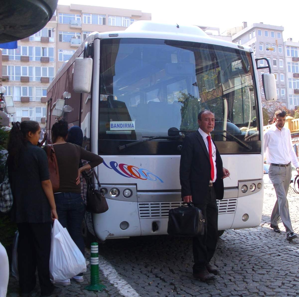Herkes İçin Eğitim Derneği 50 Aileye Gıda ve Giyecek Yardımı Yaptı