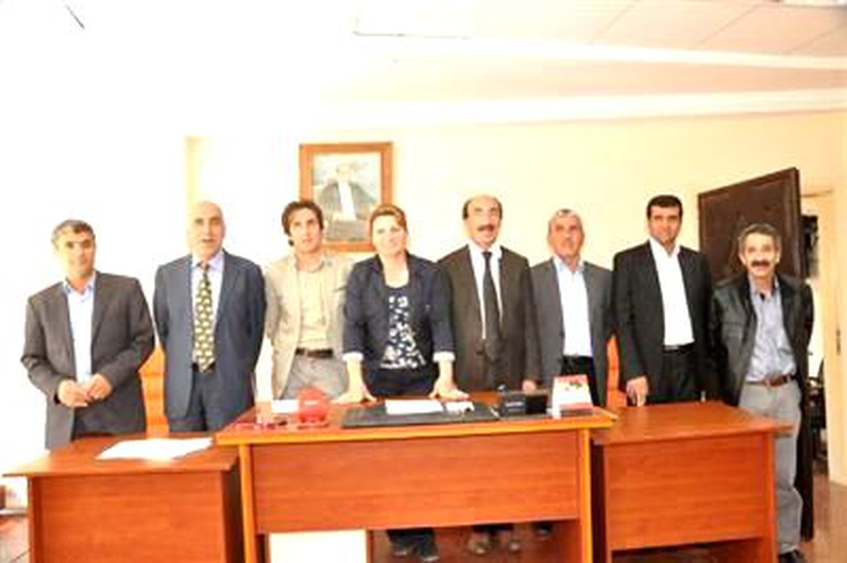 İl Genel Meclis Üyeleri; Hakkari\'ye Acilen Yeni Bir Vali İstiyoruz