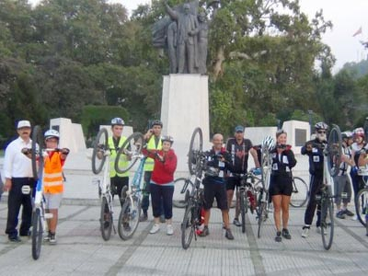 İstanbul\'dan Yola Çıkan Bisiklet Grubu Samsun\'a Geldi