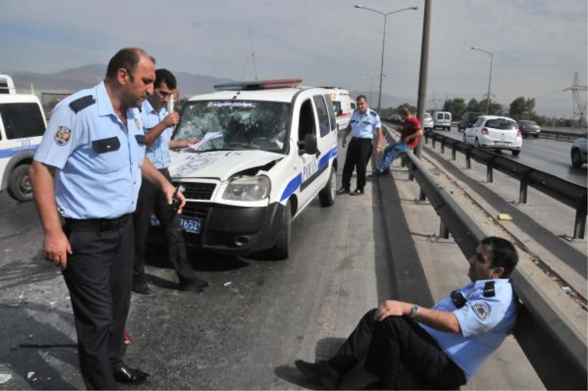 İzmir\'de Zincirleme Kaza: 3\'ü Polis, 7 Yaralı