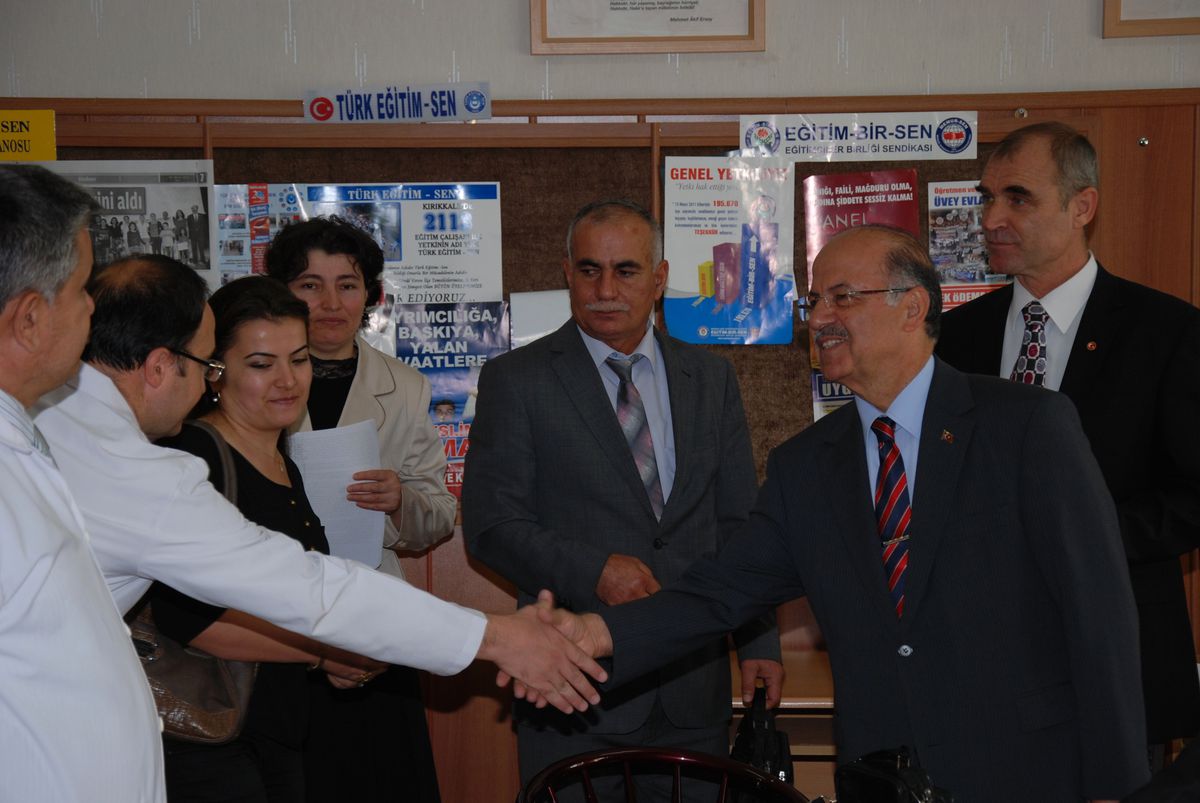 Kırıkkale Valisi Kolat İlköğretim Okullarını Gezidi
