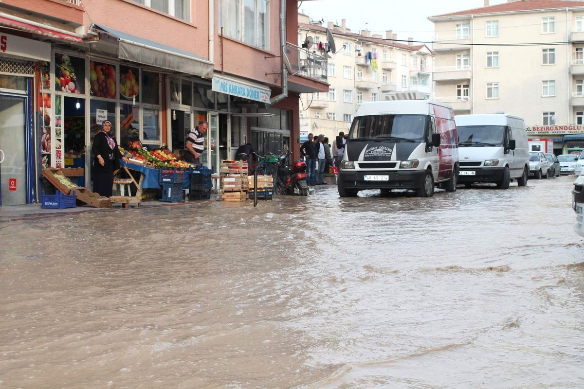 Kırşehir\'de Su Patlağı
