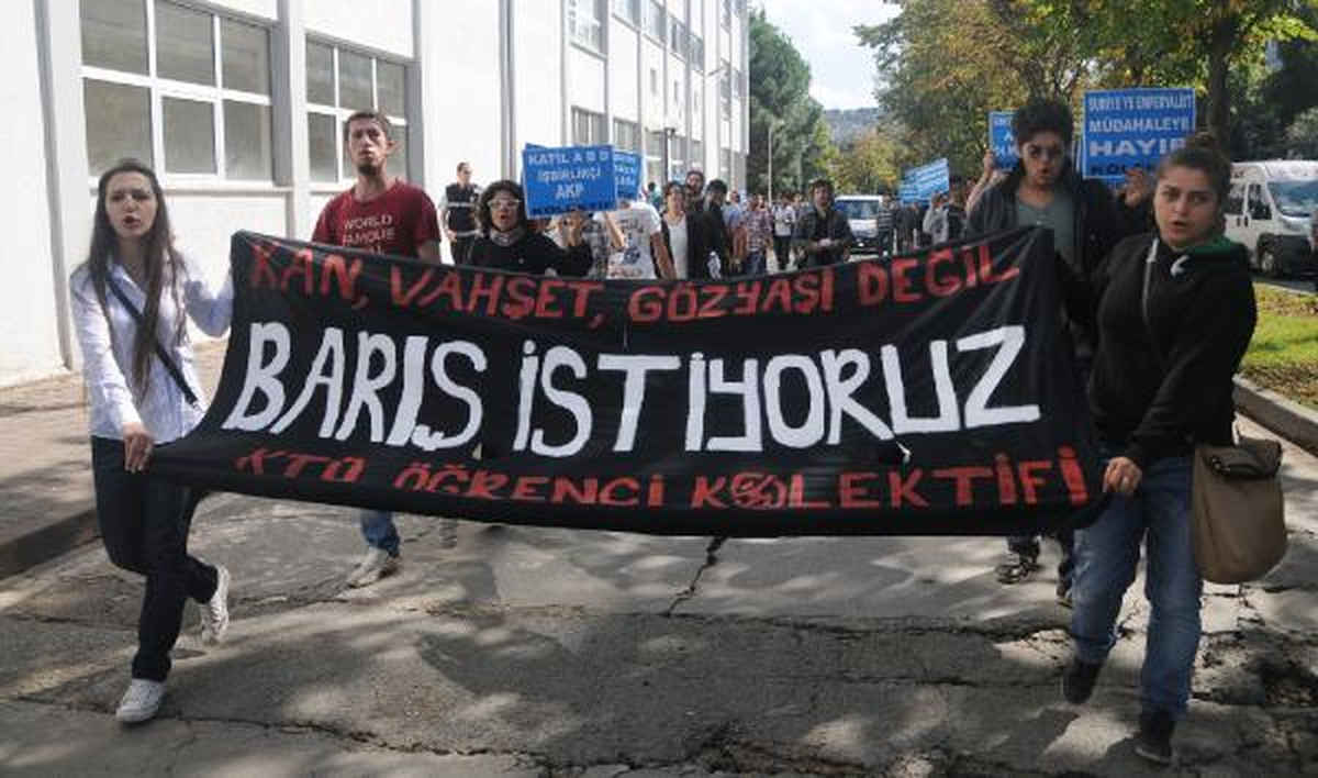KTÜ Öğrencilerinden \'Savaşa Hayır\' Yürüyüşü