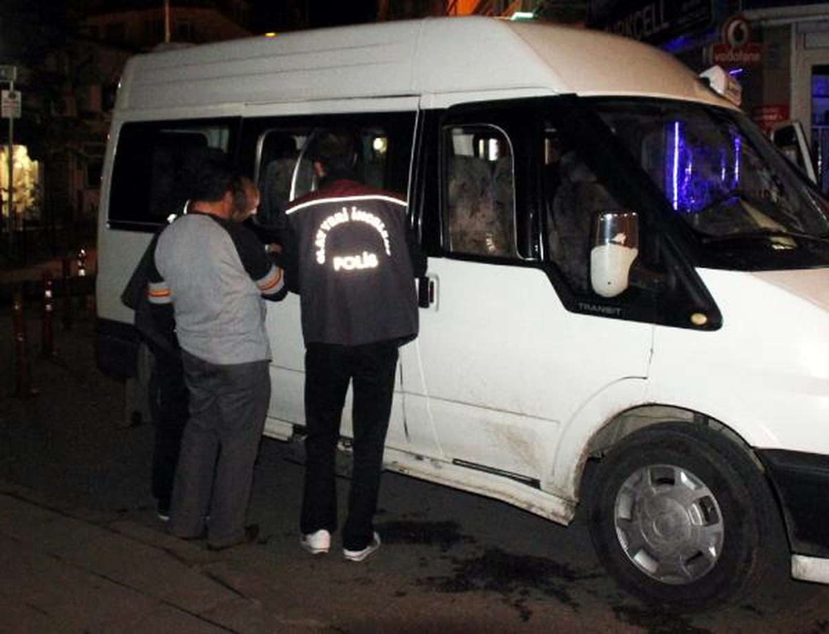 Park Halindeki Minibüsten Para Çalan Şüpheli Yakalandı