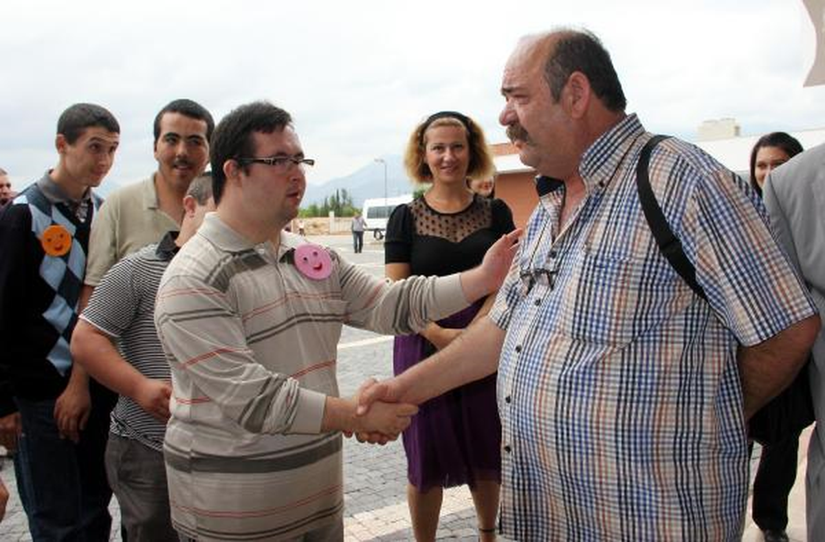 Sanatçılar Engellilerle Buluştu