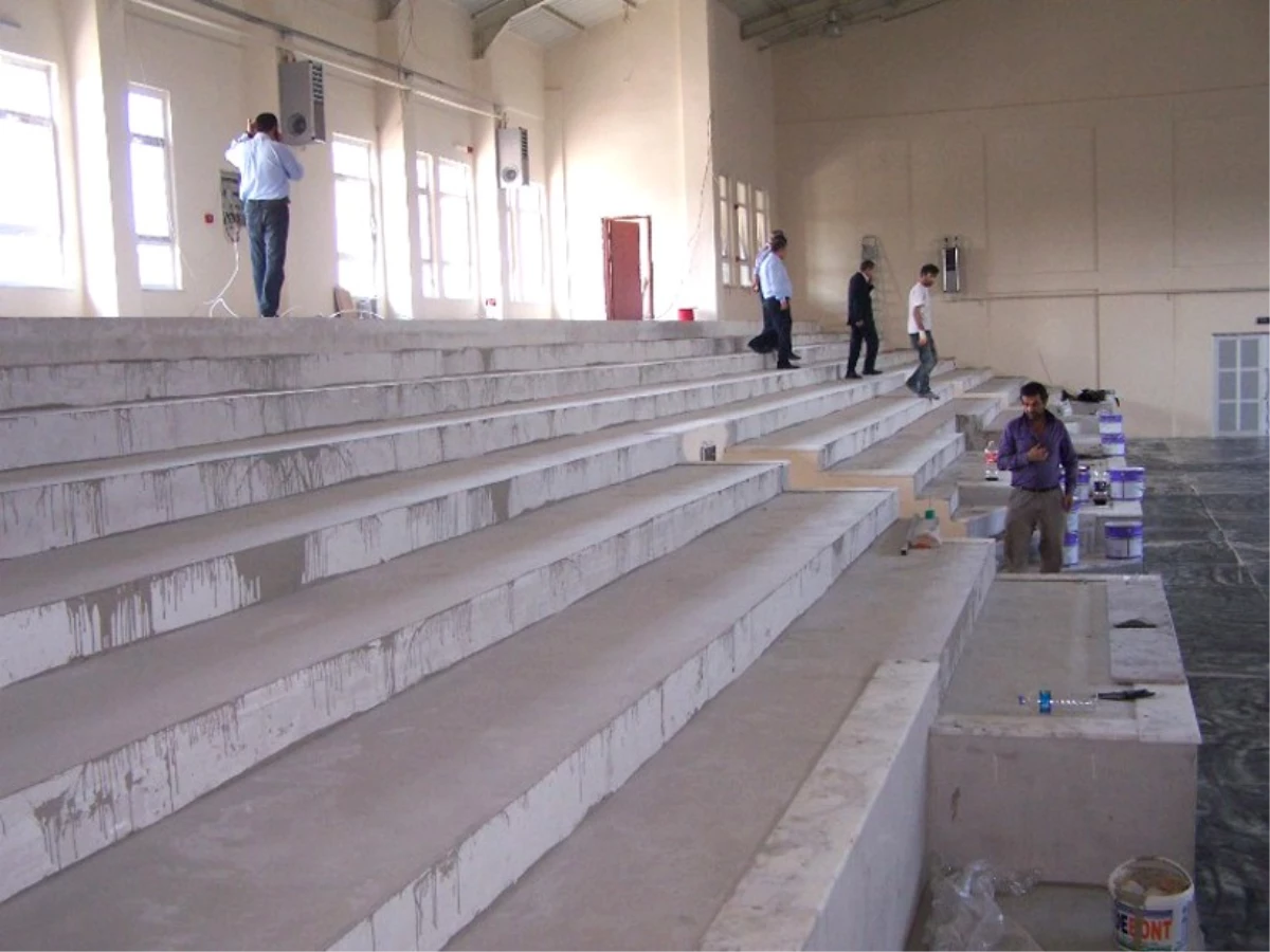 Saray İlçesi Spor Toto Spor Salonu İnşaatı Devam Ediyor