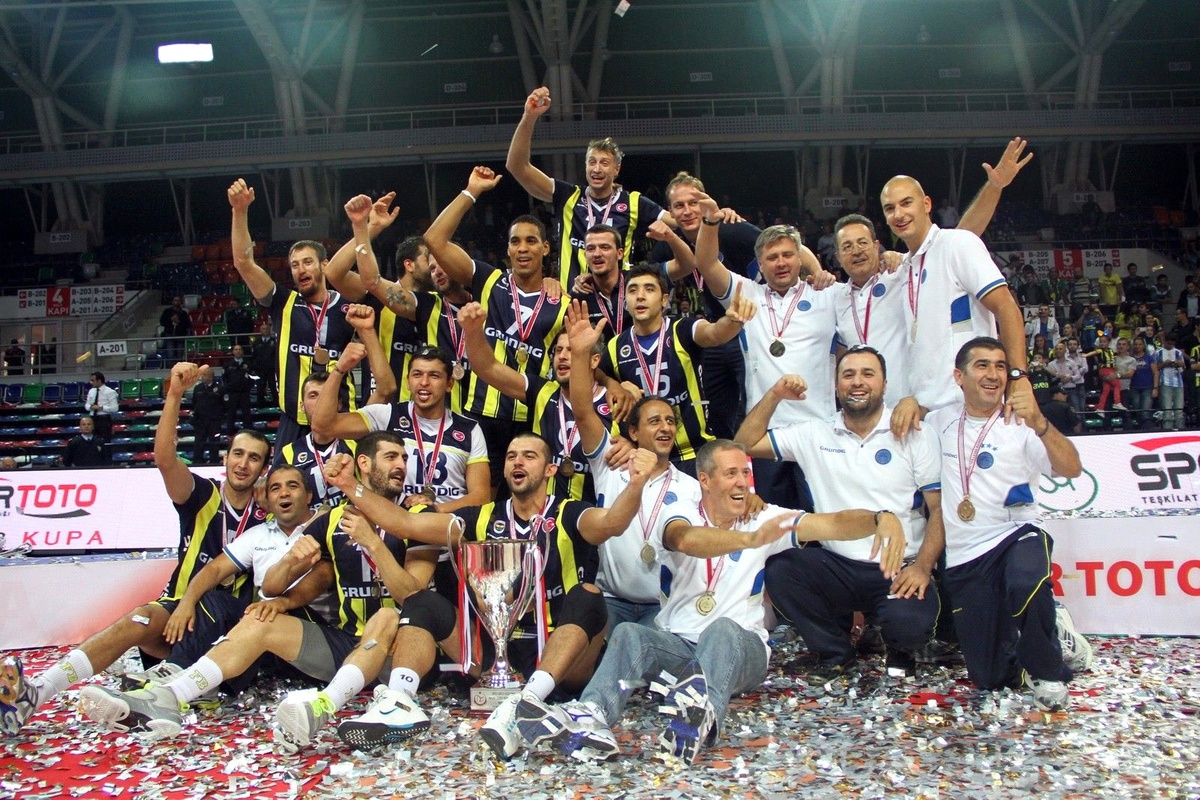 Spor Toto Erkekler Voleybol Süper Kupa Maçında Galatasaray\'ı 3-0 Yenen Fenerbahçe, Üst Üste 2.Kez...