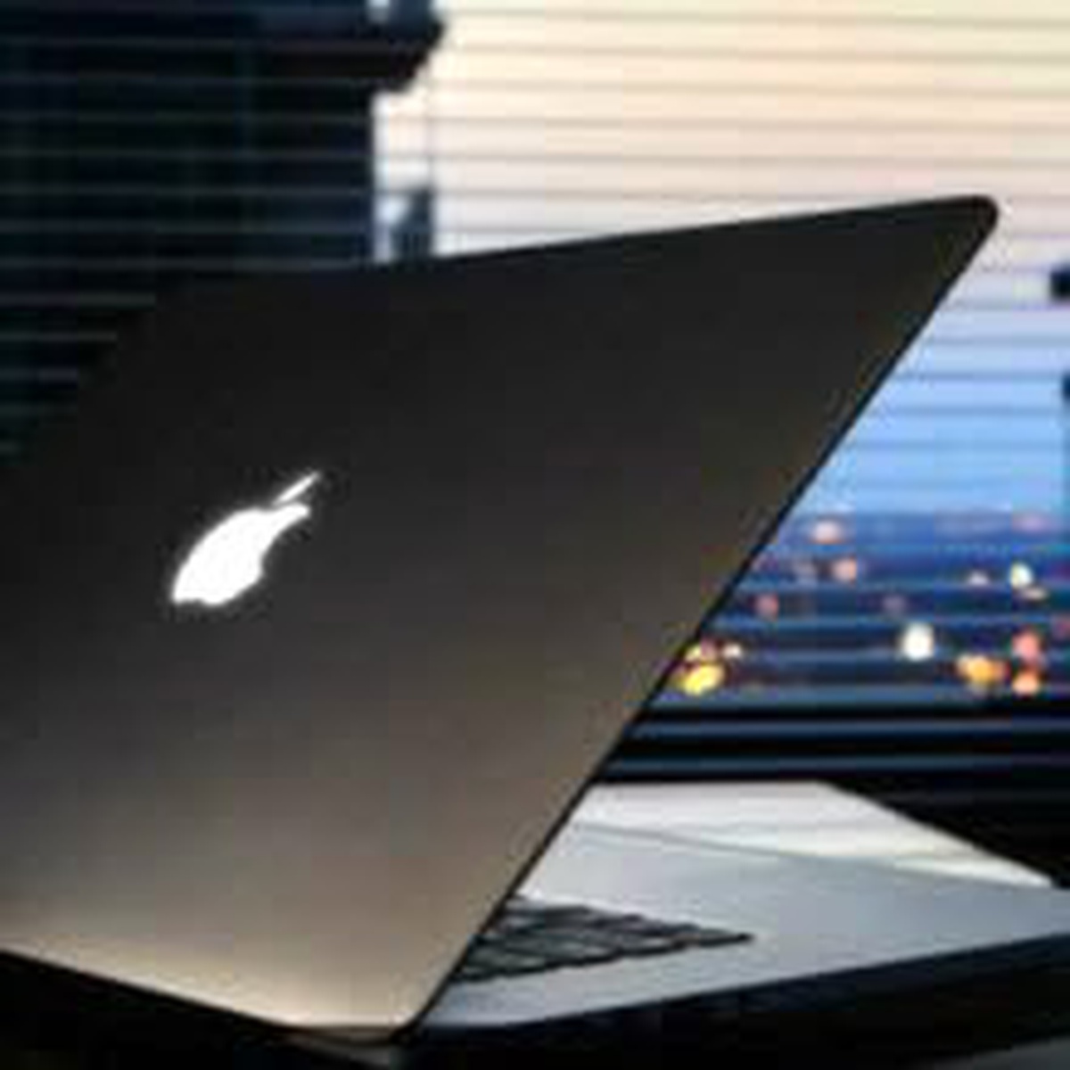 Steve Jobs halen kazandırıyor
