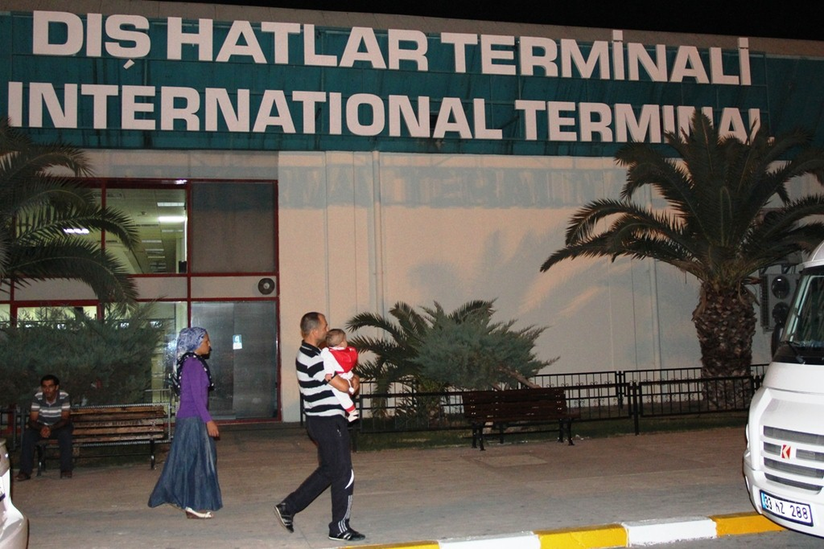 Türk Yolcu Uçağı, Dışişleri\'nin Uyarısı Üzerine Adana\'ya İndi