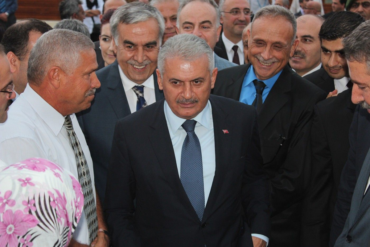 Ulaştırma Denizcilik ve Haberleşme Bakanı Binali Yıldırım, İzmir\'in Gerçekleştirilen Yatırımlarla...