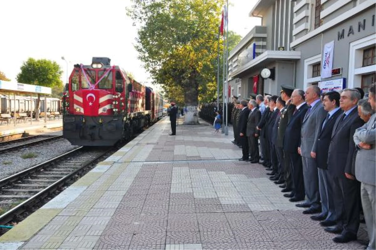 Ulu Önder Atatürk\'ün Manisa\'ya Gelişi Kutlandı