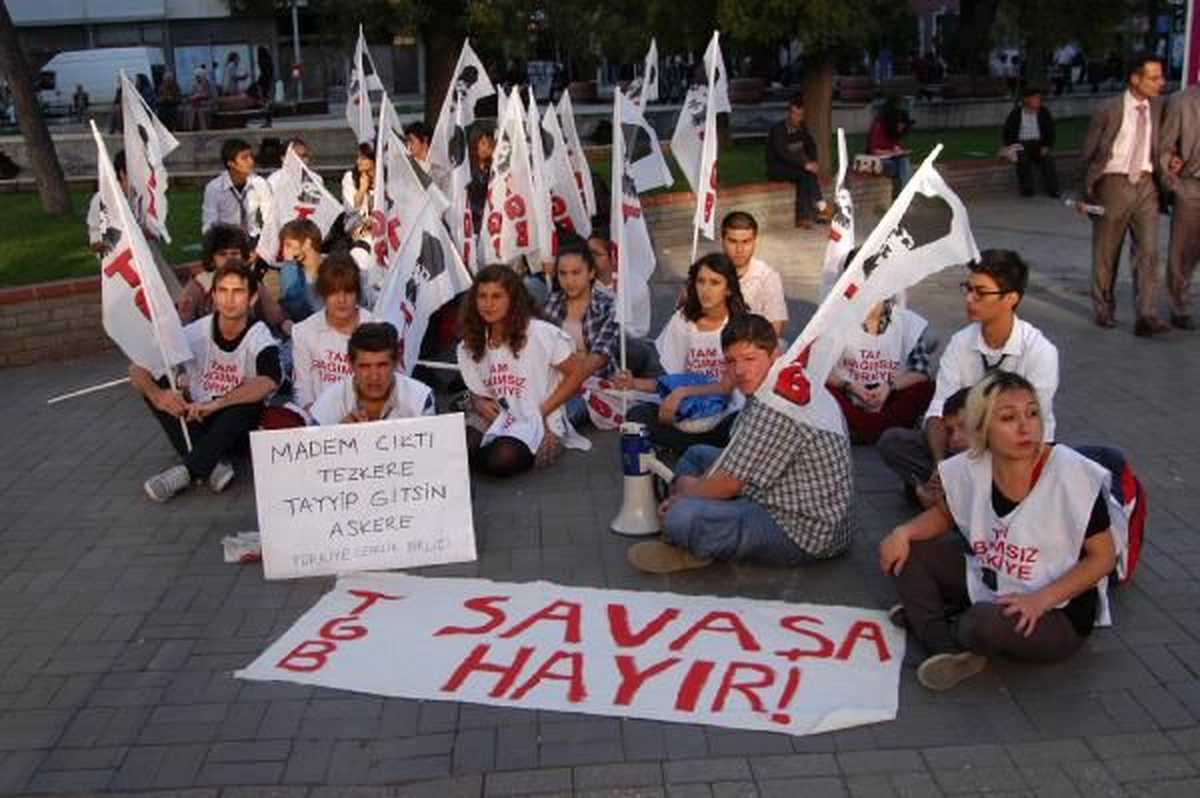 Uşak\'ta "Savaşa Hayır" Yürüyüşü