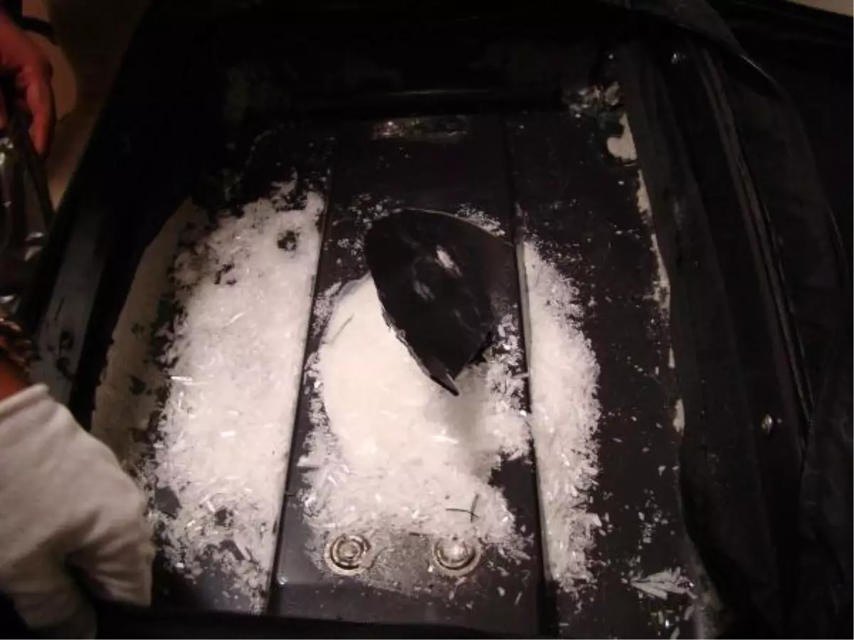 Valizden 3 Kilo Matemfetamin Çıktı