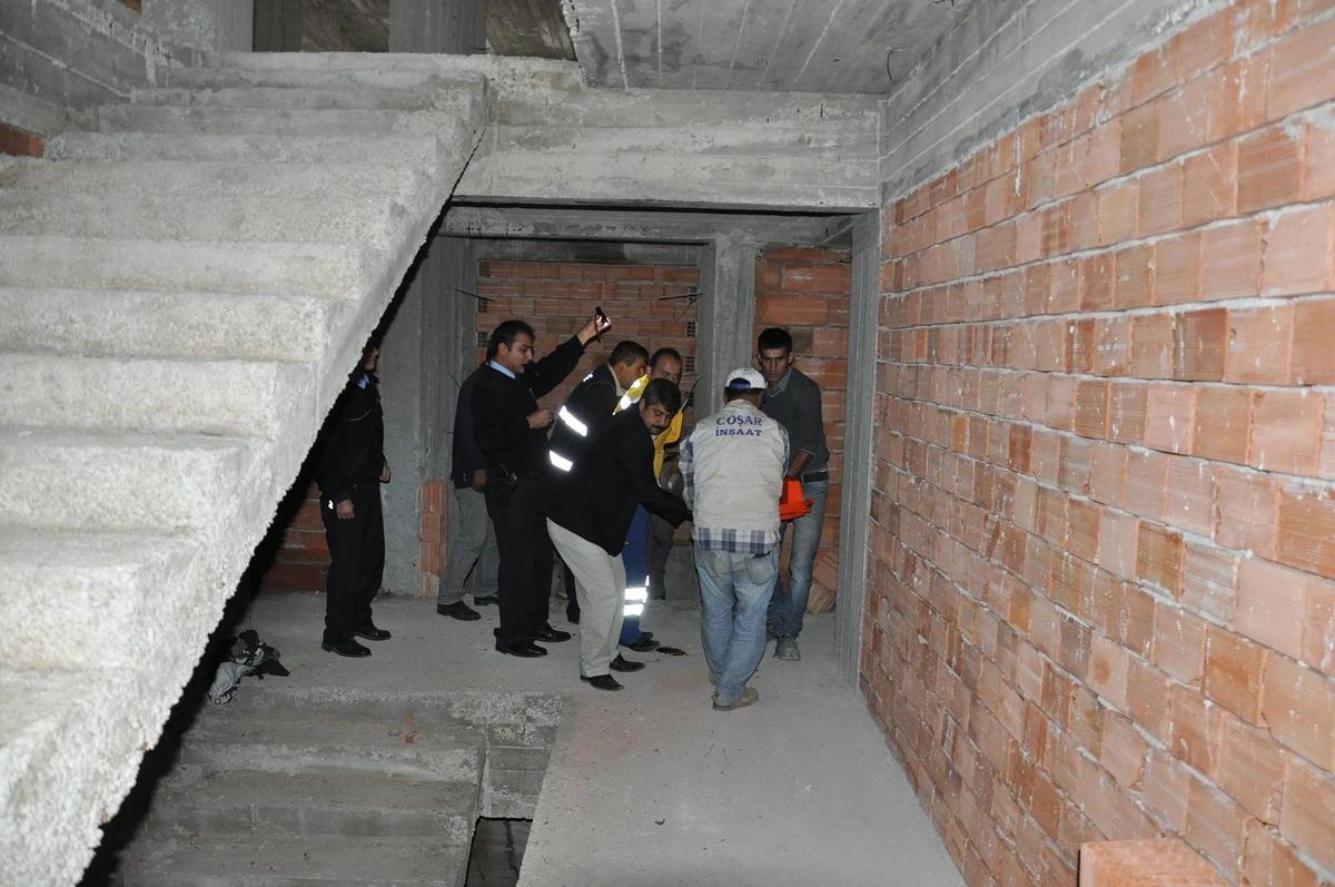 Yerköy\'de İnşaattan Düşen İşçi Yaralandı