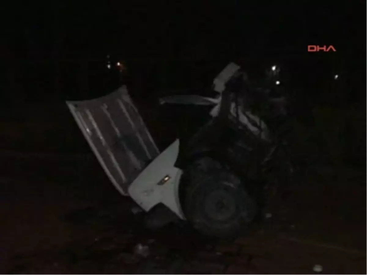 3 Parçaya Ayrılan Otomobilden Sağ Çıktı