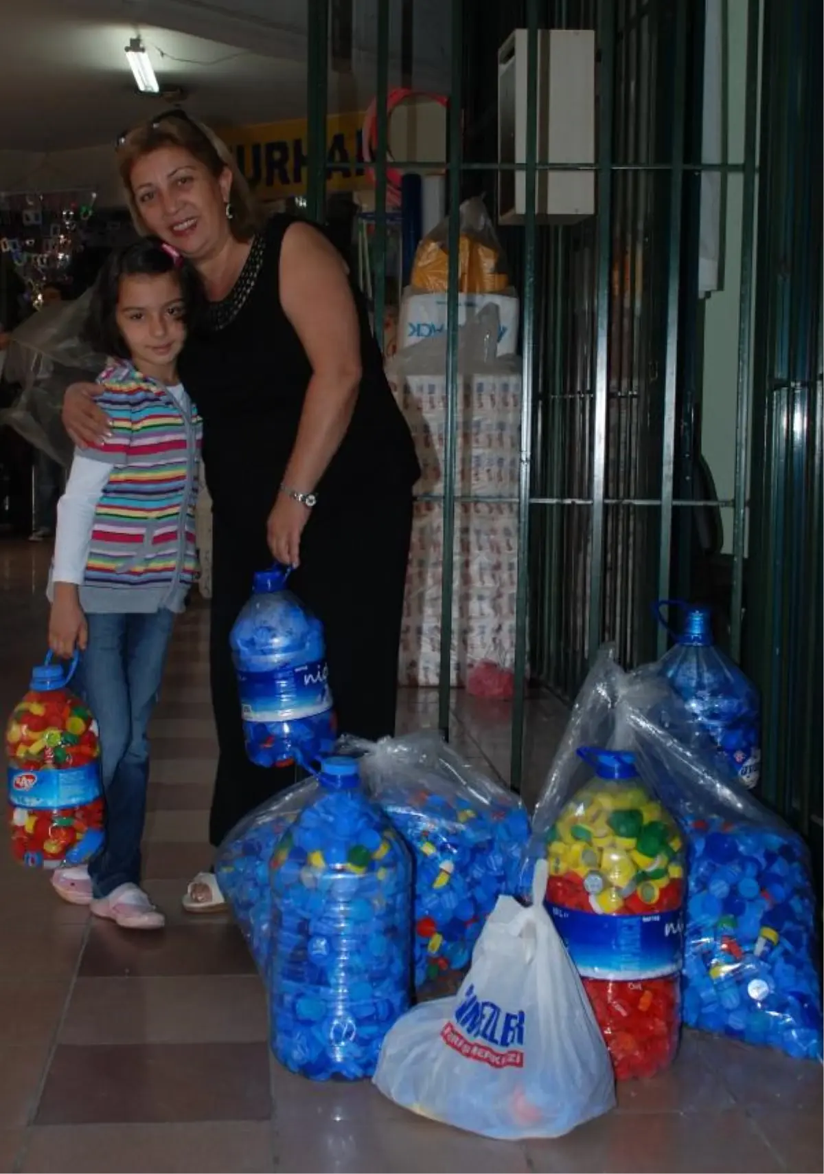 9 Yaşındaki İrem, Engelliler İçin 17 Bin 500 Mavi Kapak Topladı