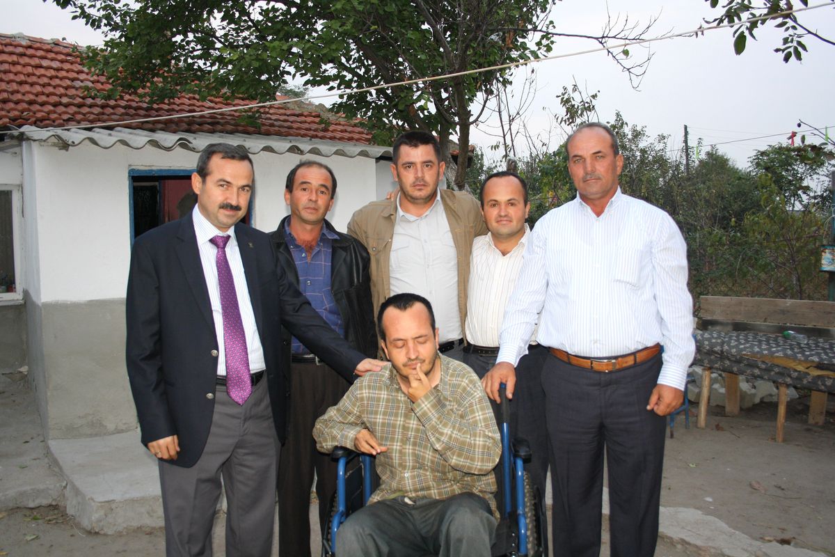 AK Parti İpsala İlçe Başkanlığı, Engelli Vatandaşa Sandalye Hediye Etti