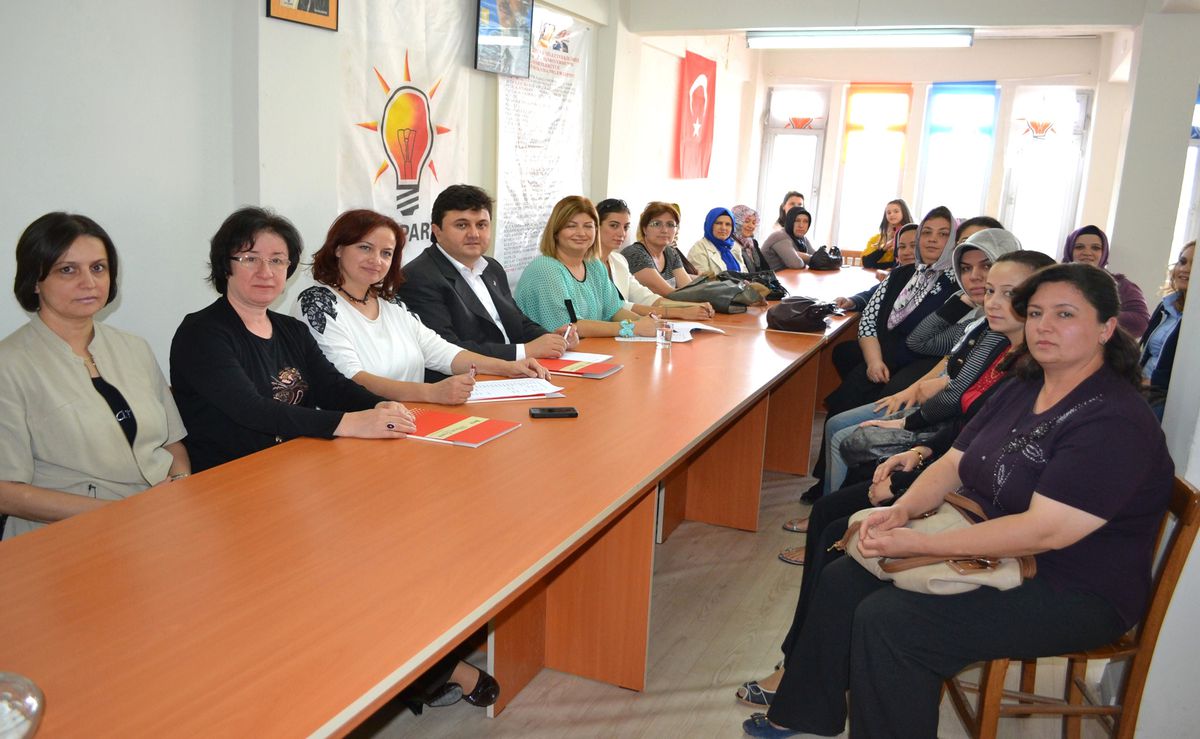 AK Parti Manisa Kadın Kolları Başkanı Şule Uygur\'dan Kula\'ya Ziyaret
