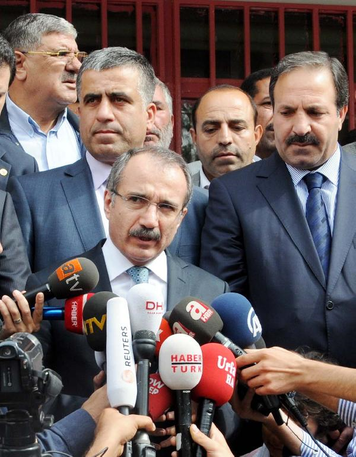 Akçakale\'de Suriye Sınırına Mevziler Yapılıyor (2)