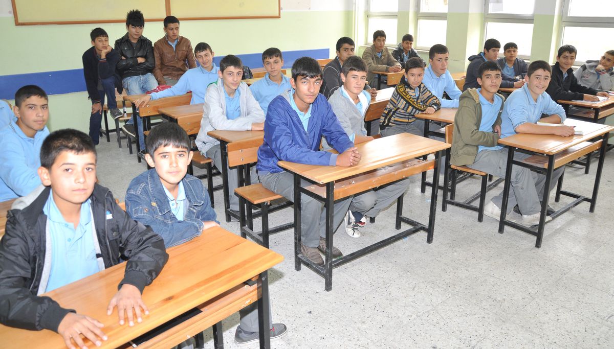 Aksaray\'da Öğrenciler Öğretmen ve Kitap Bekliyor