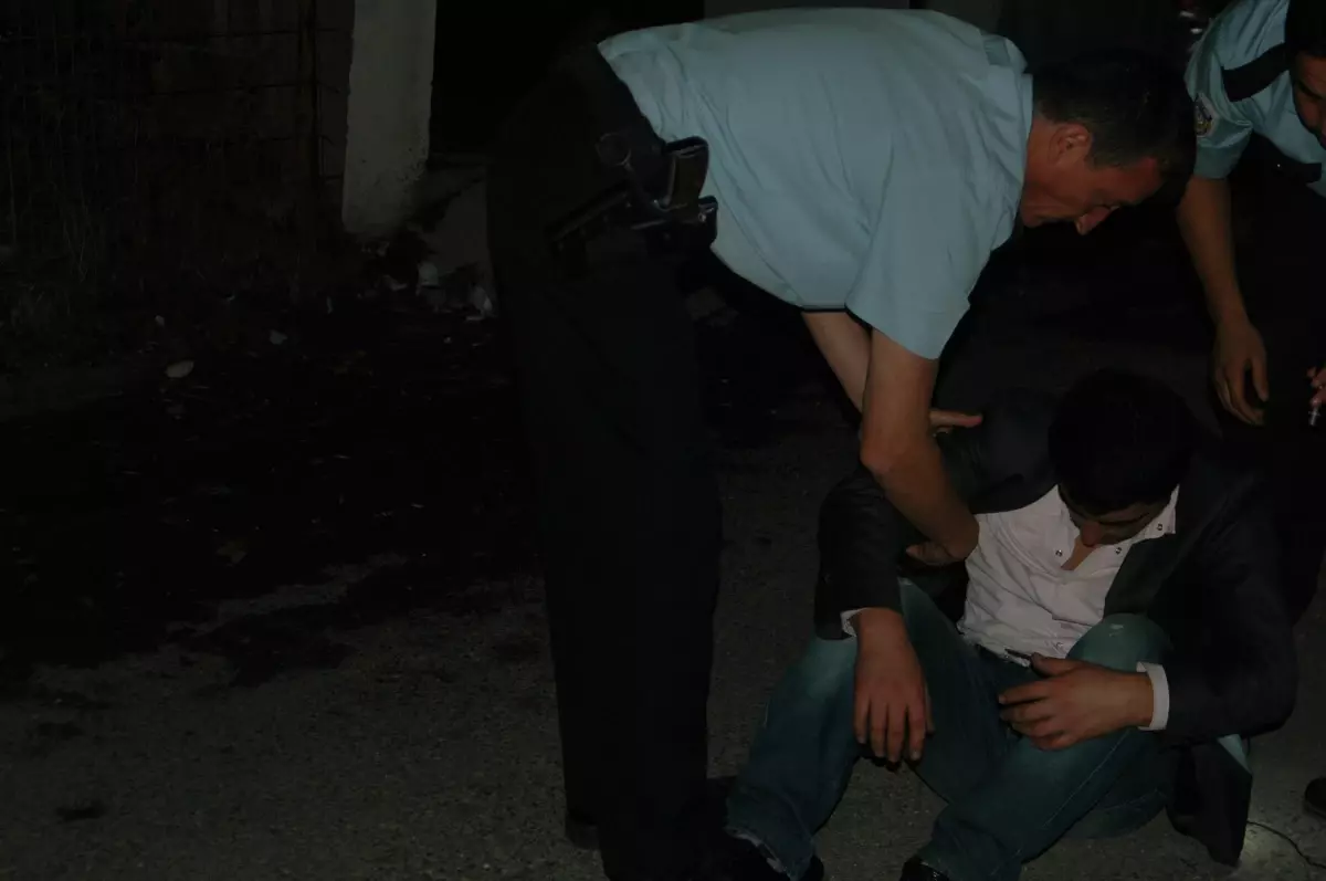 Alkolü Fazla Kaçırınca Sokak Ortasında Uyuya Kaldı