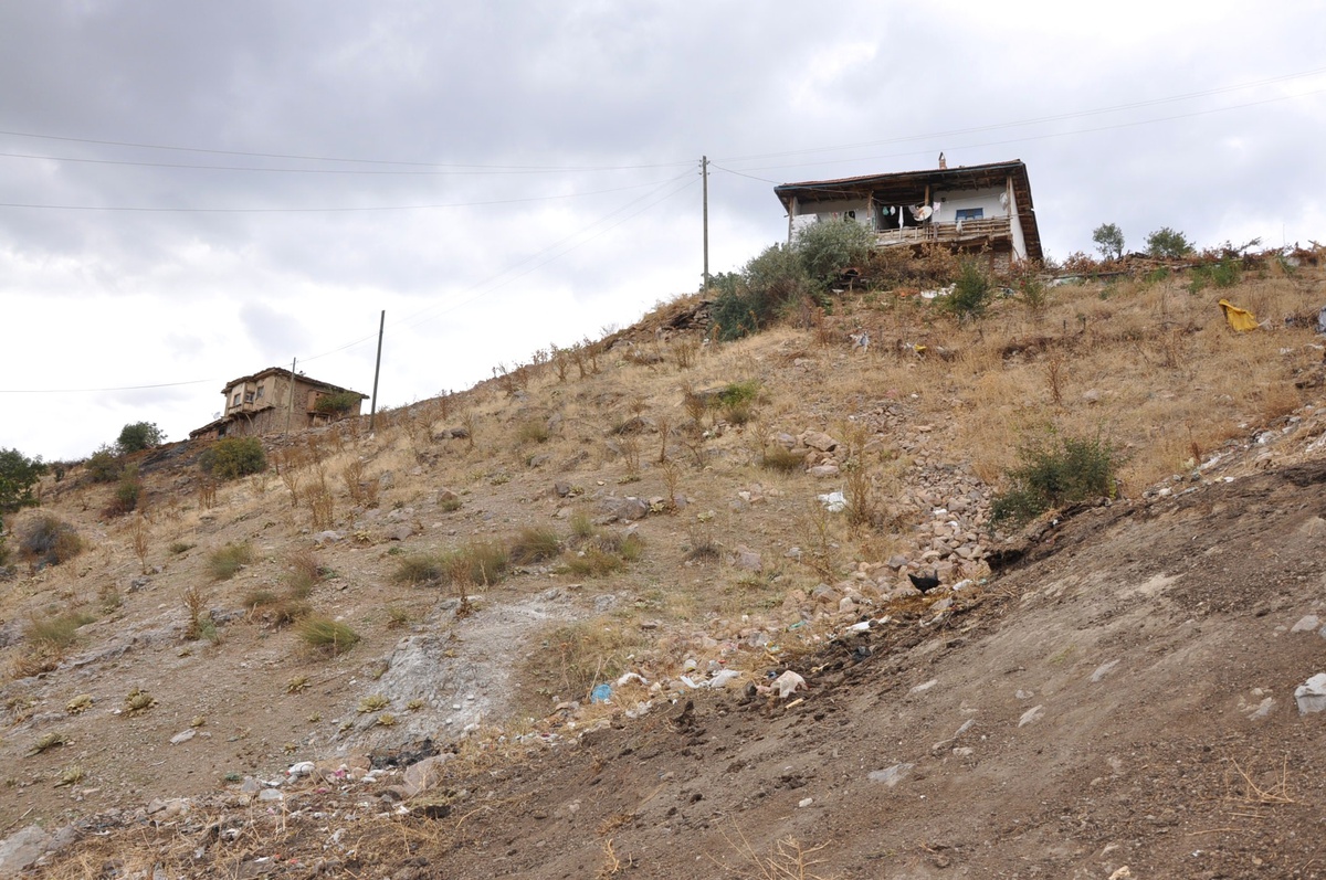 Aynı Köyün İki Mahallesi Farklı Çağları Yaşıyor