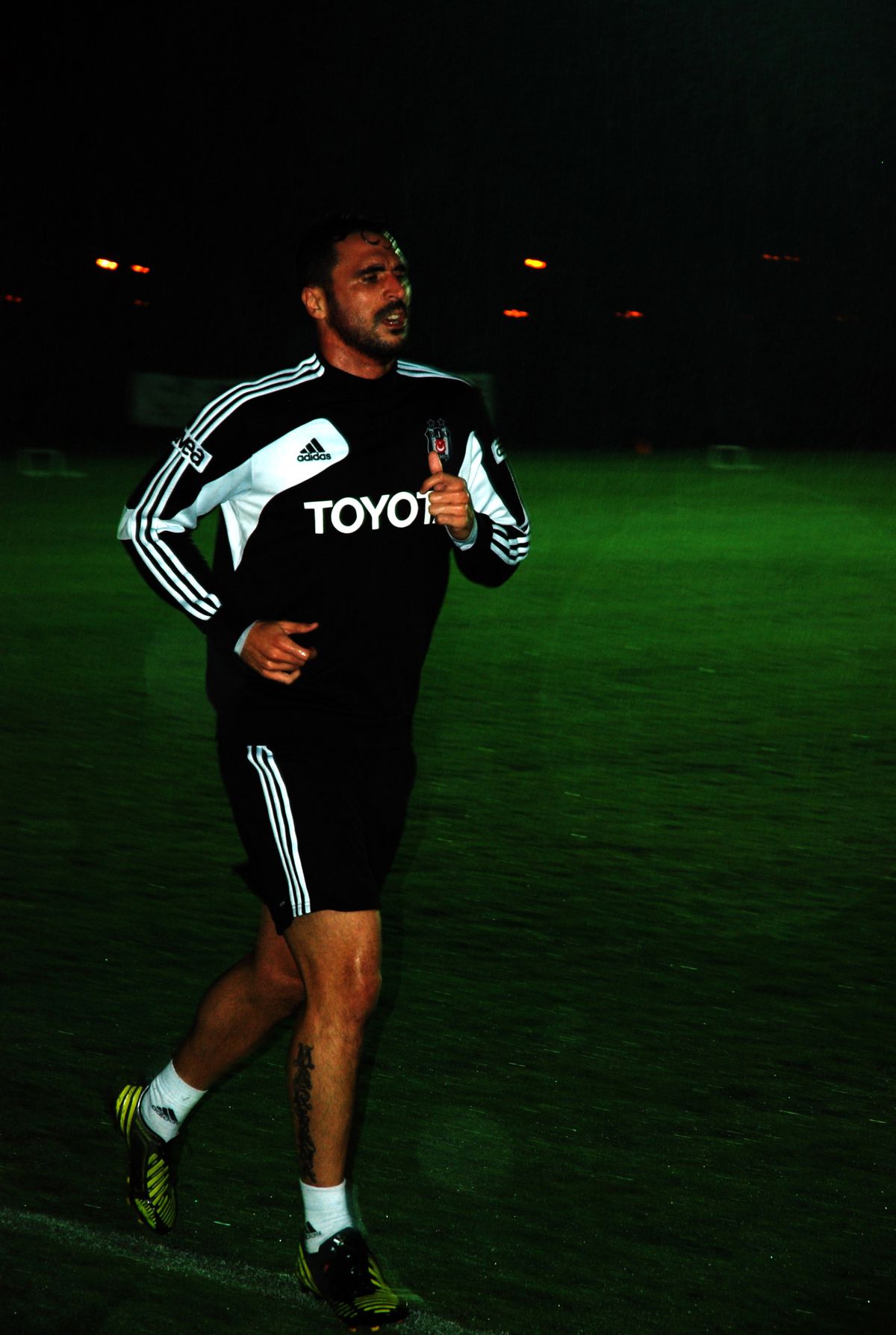 Beşiktaş Yağmur Altında Çalıştı