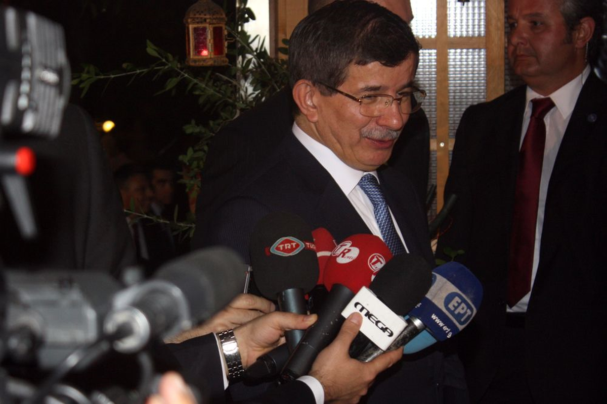 Dışişleri Bakanı Davutoğlu\'nun Atina Ziyareti Yunan Basınında Geniş Yer Buldu