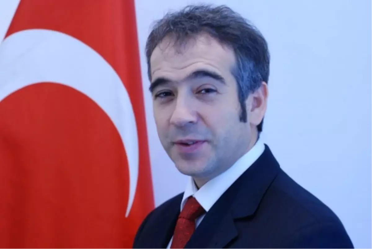 Düsseldorf Başkonsolosu Frankfurt Kitap Fuarı\'nda Romanını Tanıttı