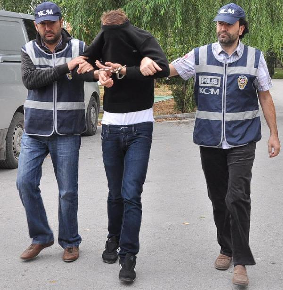 Eskişehir\'de Kaçak Sigara ve Uyuşturucu Operasyonu