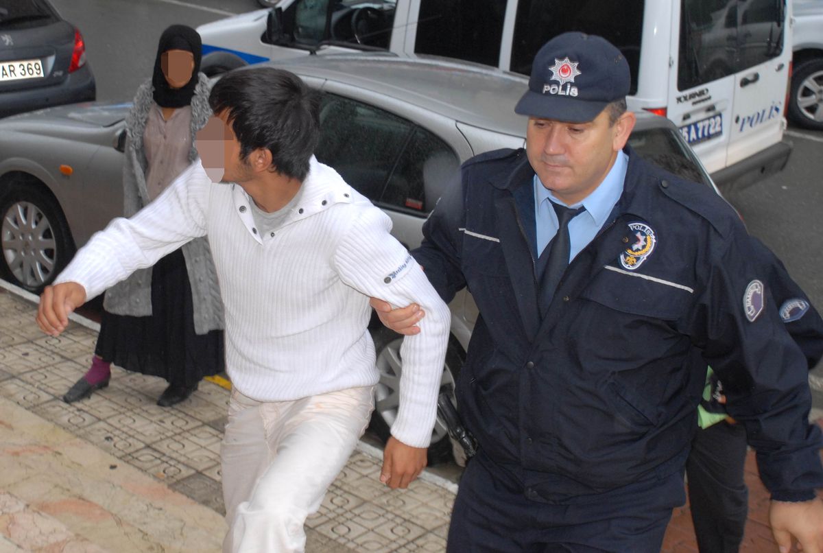 Evlendiği Kız Hamile Kalınca Gözaltına Alındı