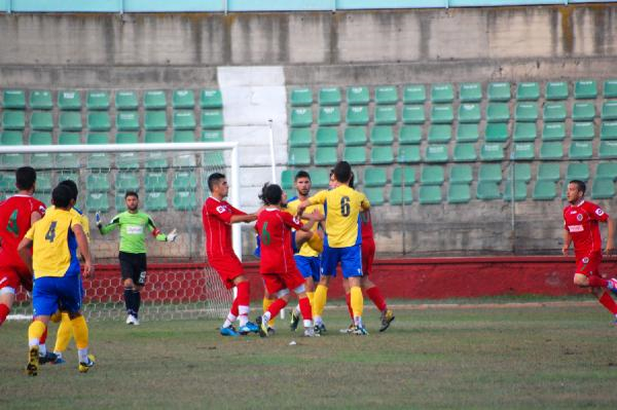 Futbolcular Tekme Tokat Birbirine Girdi