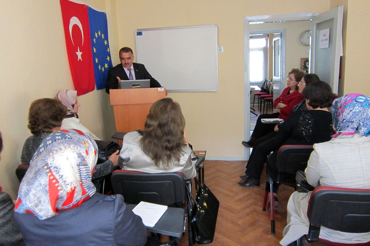 Gümüşhaneli Kadınlara Siyaset Dersi