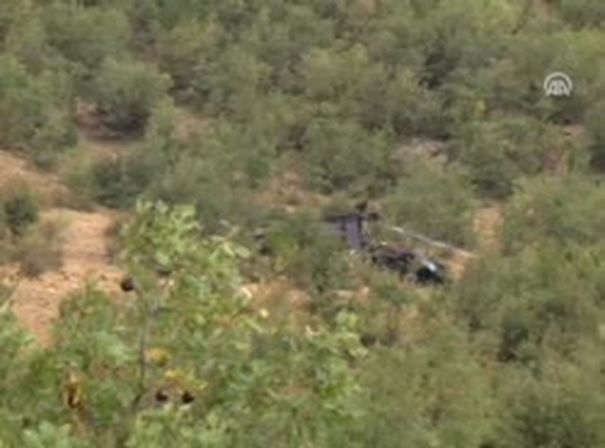 Helikopter Elektrik Tellerine Takıldı
