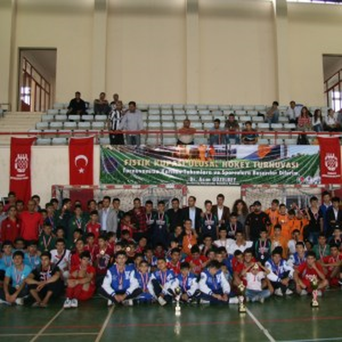Hokeyciler Fıstık Kupası İçin Mücadele Ettiler