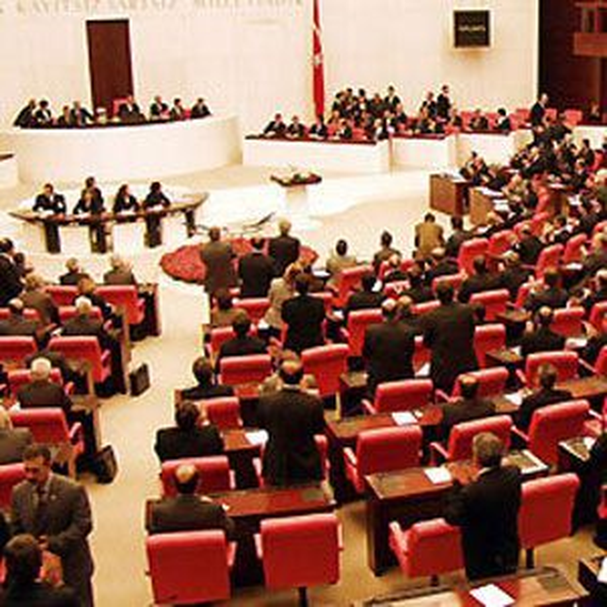 Irak Tezkeresi Mecliste Kabul Edildi